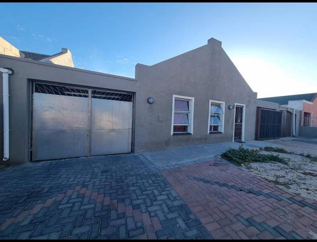 3 BEDROOM PROPERTY TO RENT IN MALIBU VILLAGE